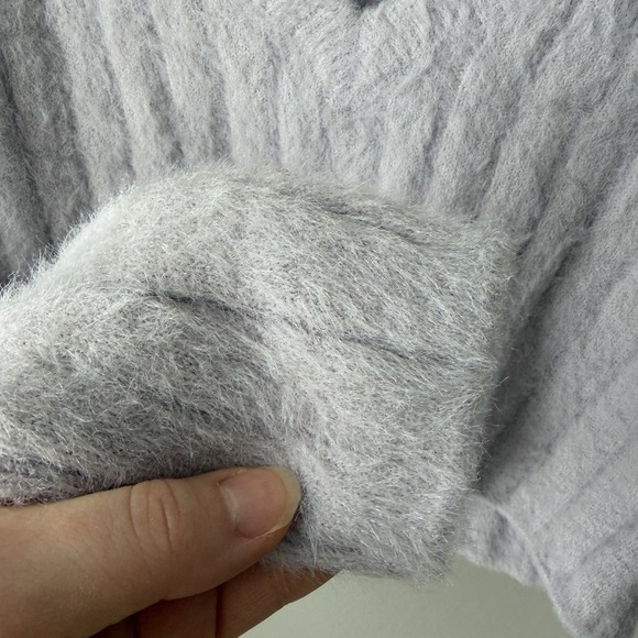 Urban Outfitters Cropped light purple Soft Fuzzy sweater Women's Size Small - Picture 5 of 9